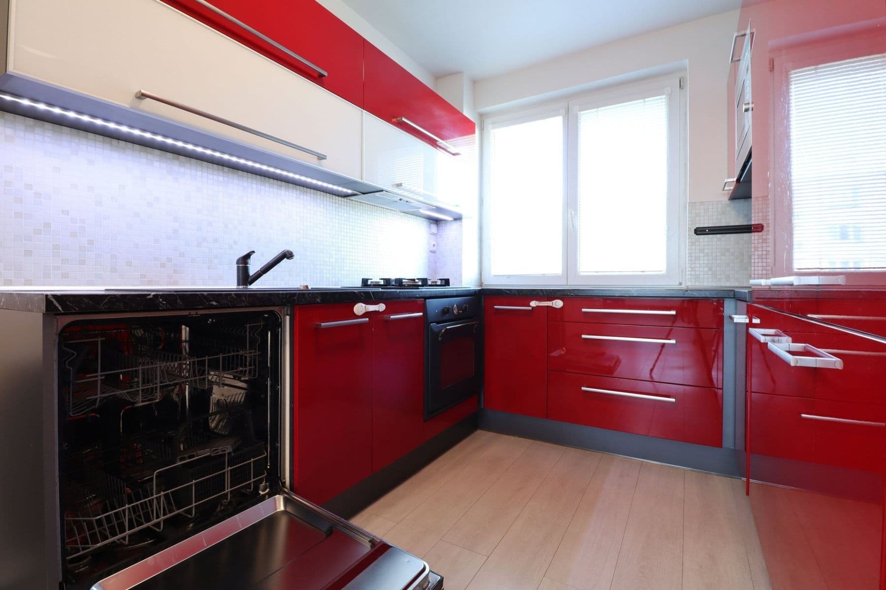 Pronájem bytu 3+1 72 m², Hlavní, Praha, Praha Pronájem bytu 3+1 72 m², Hlavní, Praha, Praha