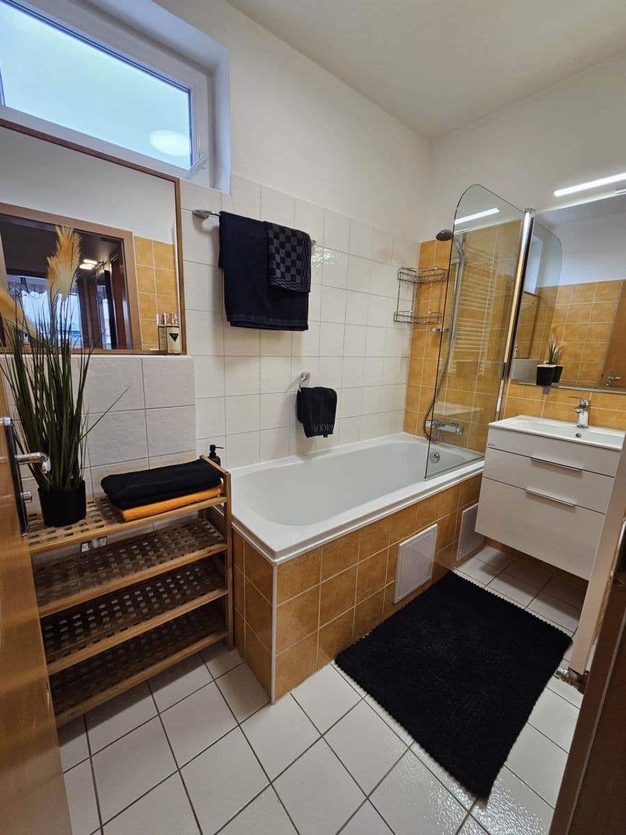 Pronájem bytu 2+1 60 m², Počernická, Praha, Praha Pronájem bytu 2+1 60 m², Počernická, Praha, Praha