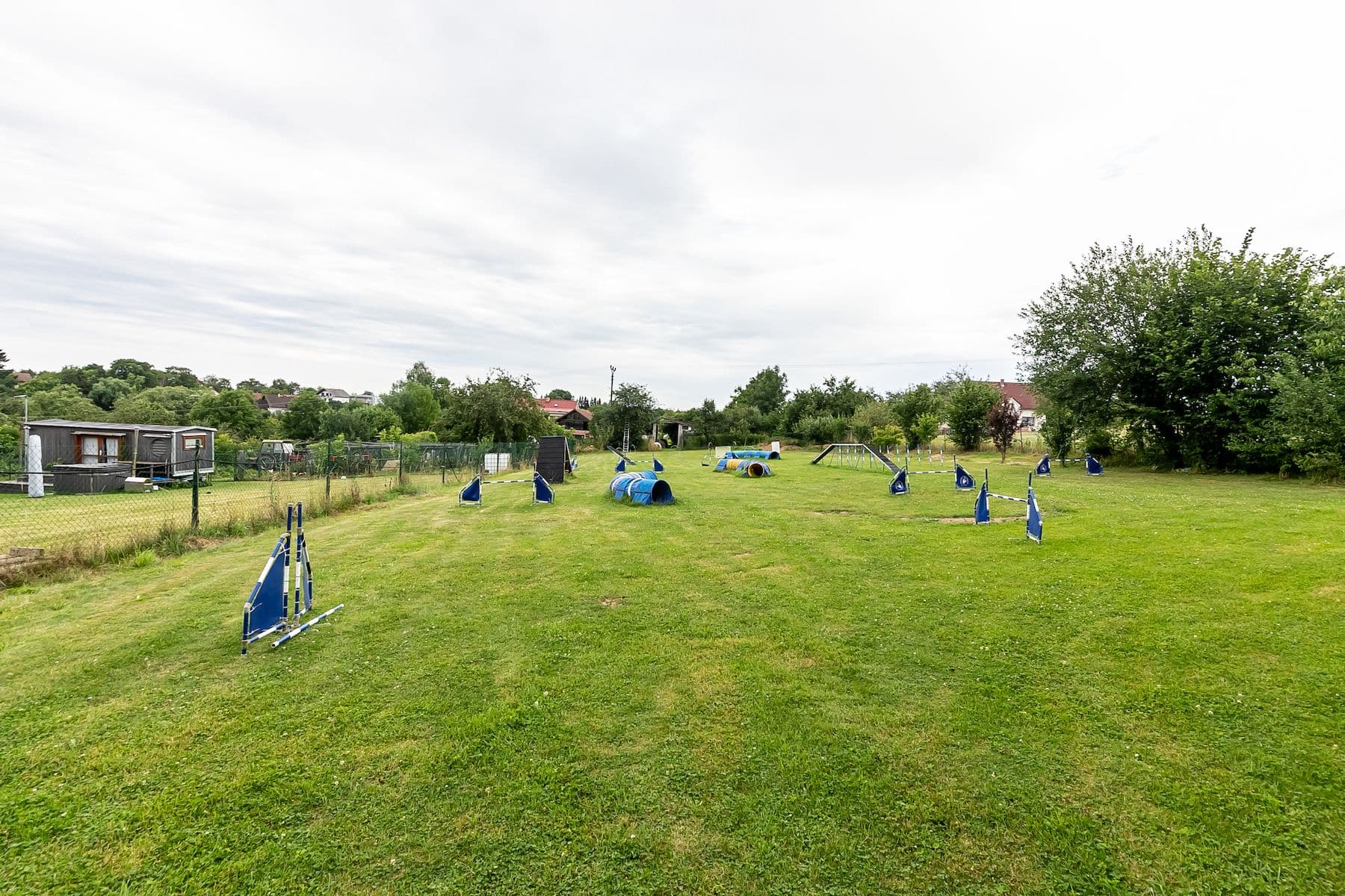 Prodej pozemku 1.800 m², Podveky, Středočeský kraj Prodej pozemku 1.800 m², Podveky, Středočeský kraj