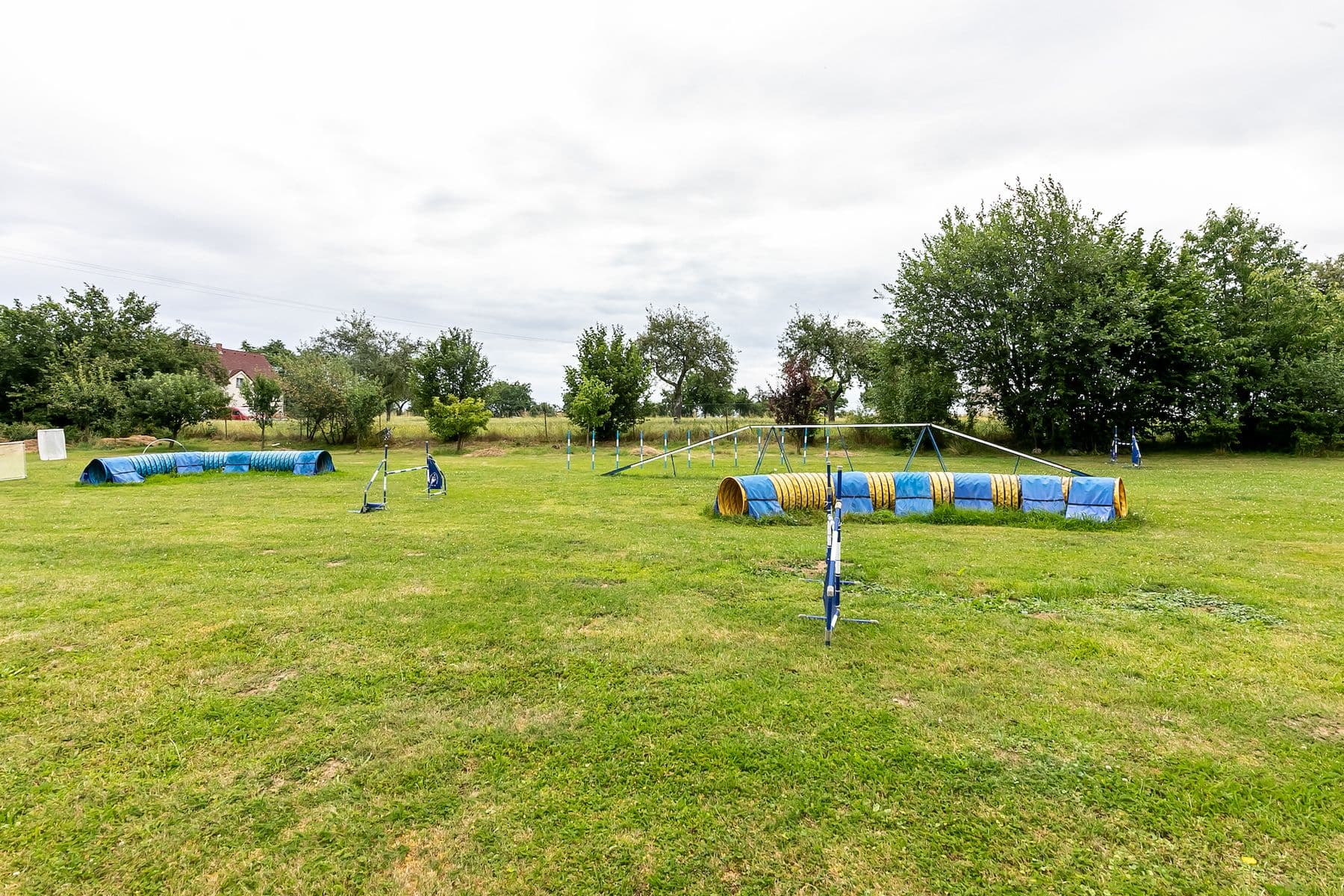 Prodej pozemku 1.800 m², Podveky, Středočeský kraj Prodej pozemku 1.800 m², Podveky, Středočeský kraj