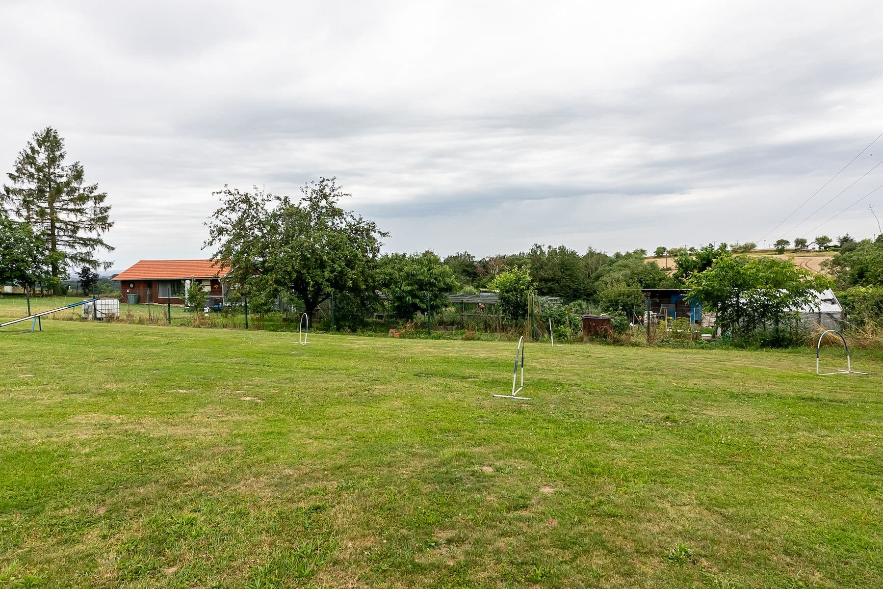 Prodej pozemku 1.800 m², Podveky, Středočeský kraj Prodej pozemku 1.800 m², Podveky, Středočeský kraj