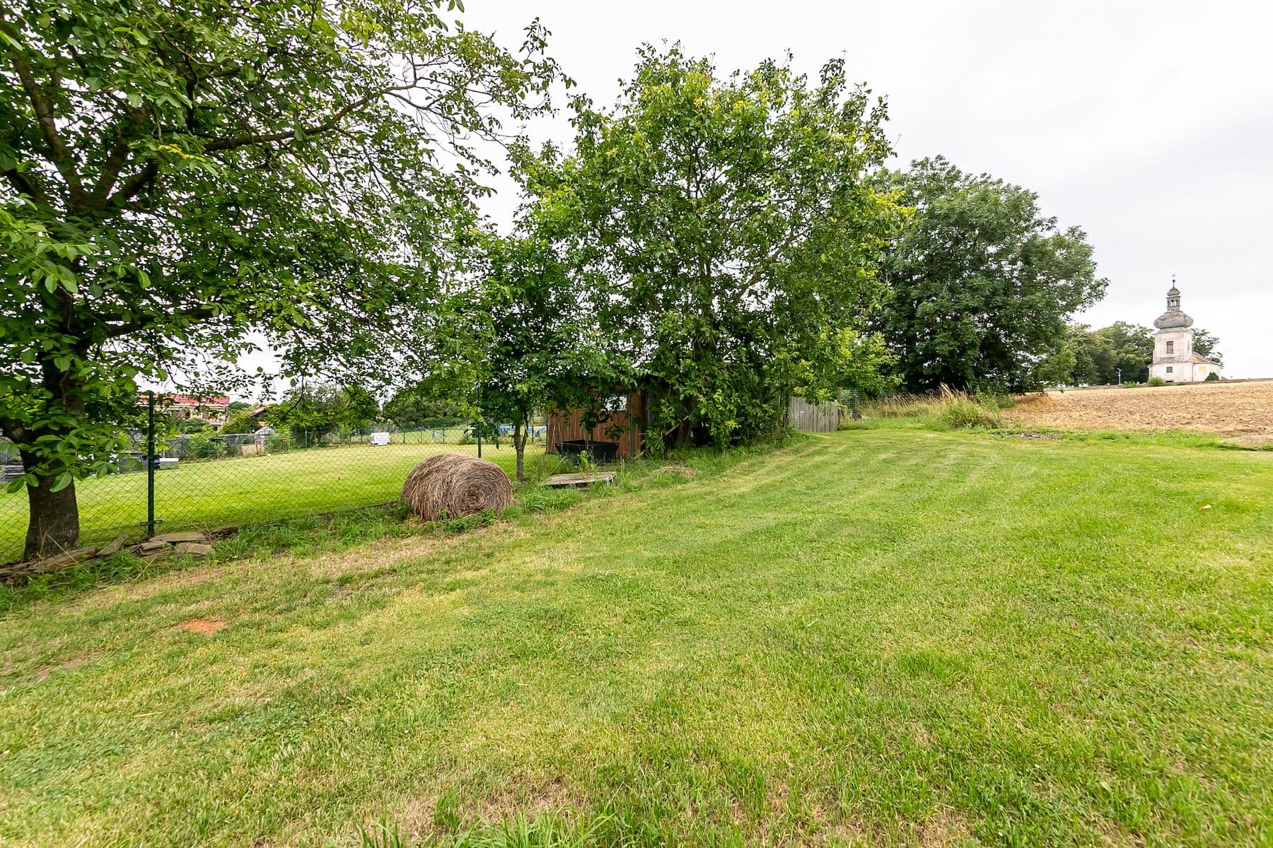 Prodej pozemku 1.800 m², Podveky, Středočeský kraj Prodej pozemku 1.800 m², Podveky, Středočeský kraj