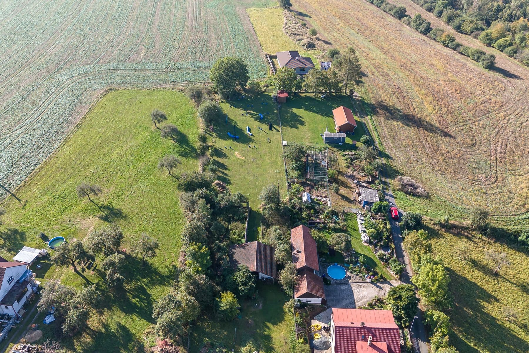 Prodej pozemku 1.800 m², Podveky, Středočeský kraj Prodej pozemku 1.800 m², Podveky, Středočeský kraj