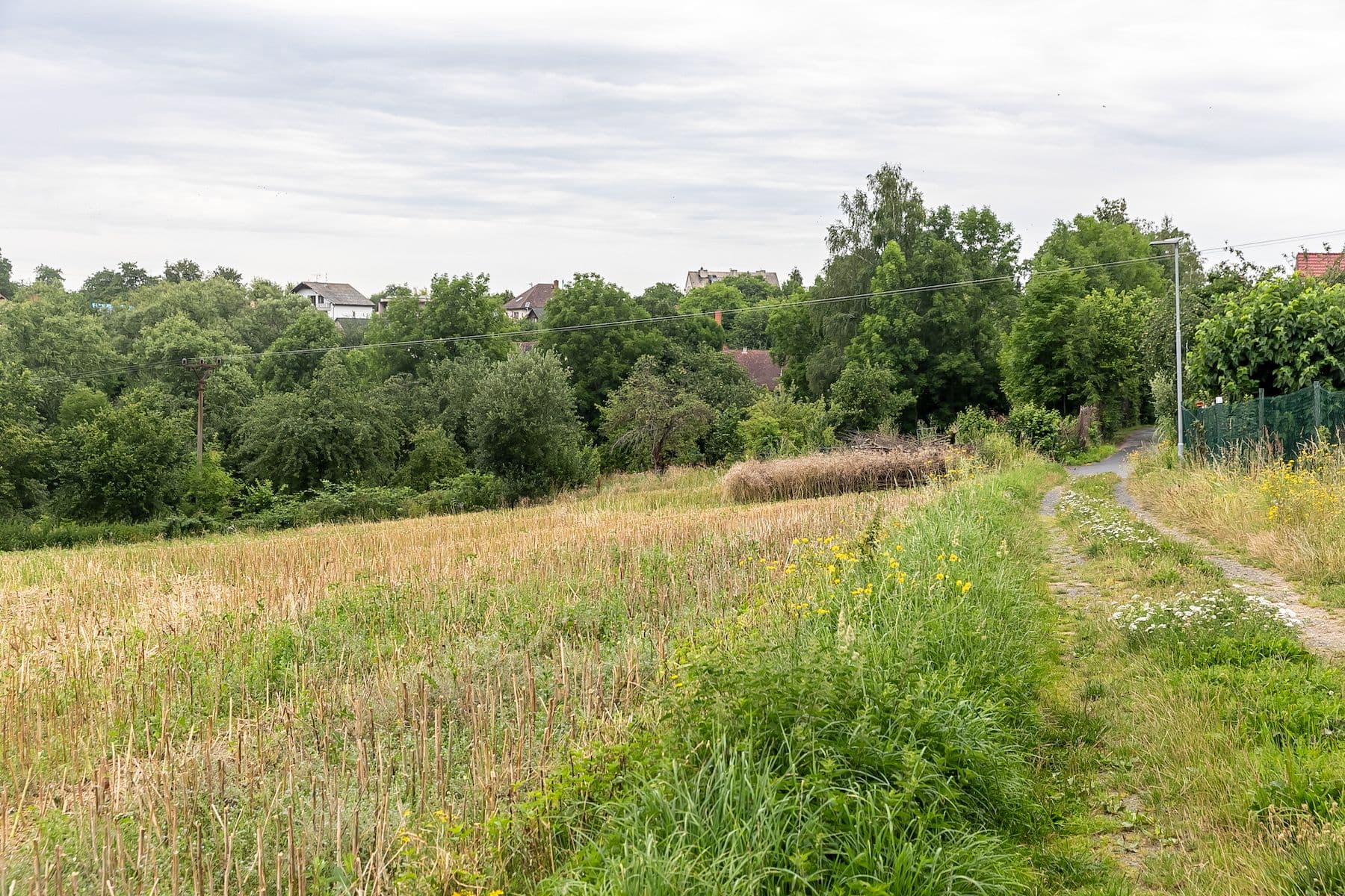 Prodej pozemku 1.800 m², Podveky, Středočeský kraj Prodej pozemku 1.800 m², Podveky, Středočeský kraj