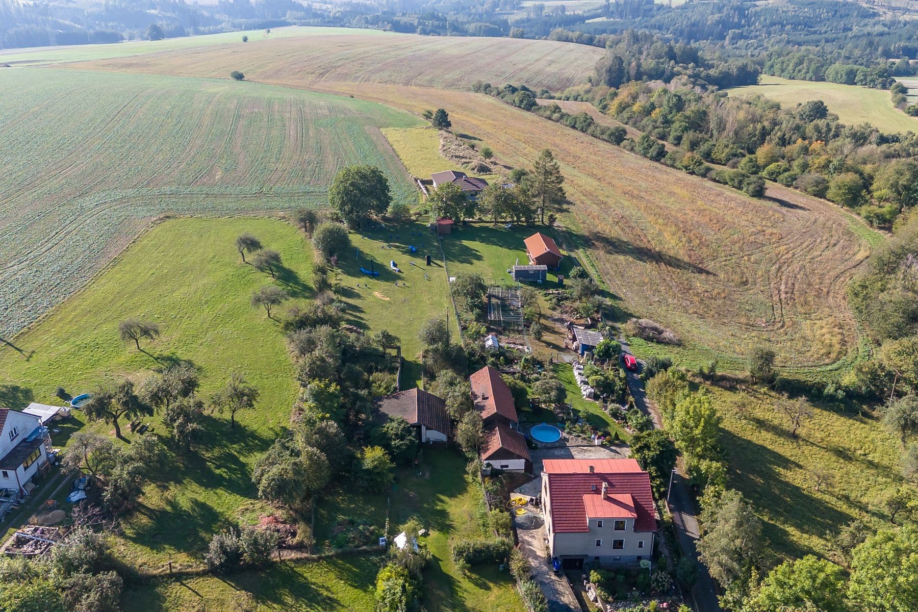 Prodej pozemku 1.800 m², Podveky, Středočeský kraj Prodej pozemku 1.800 m², Podveky, Středočeský kraj