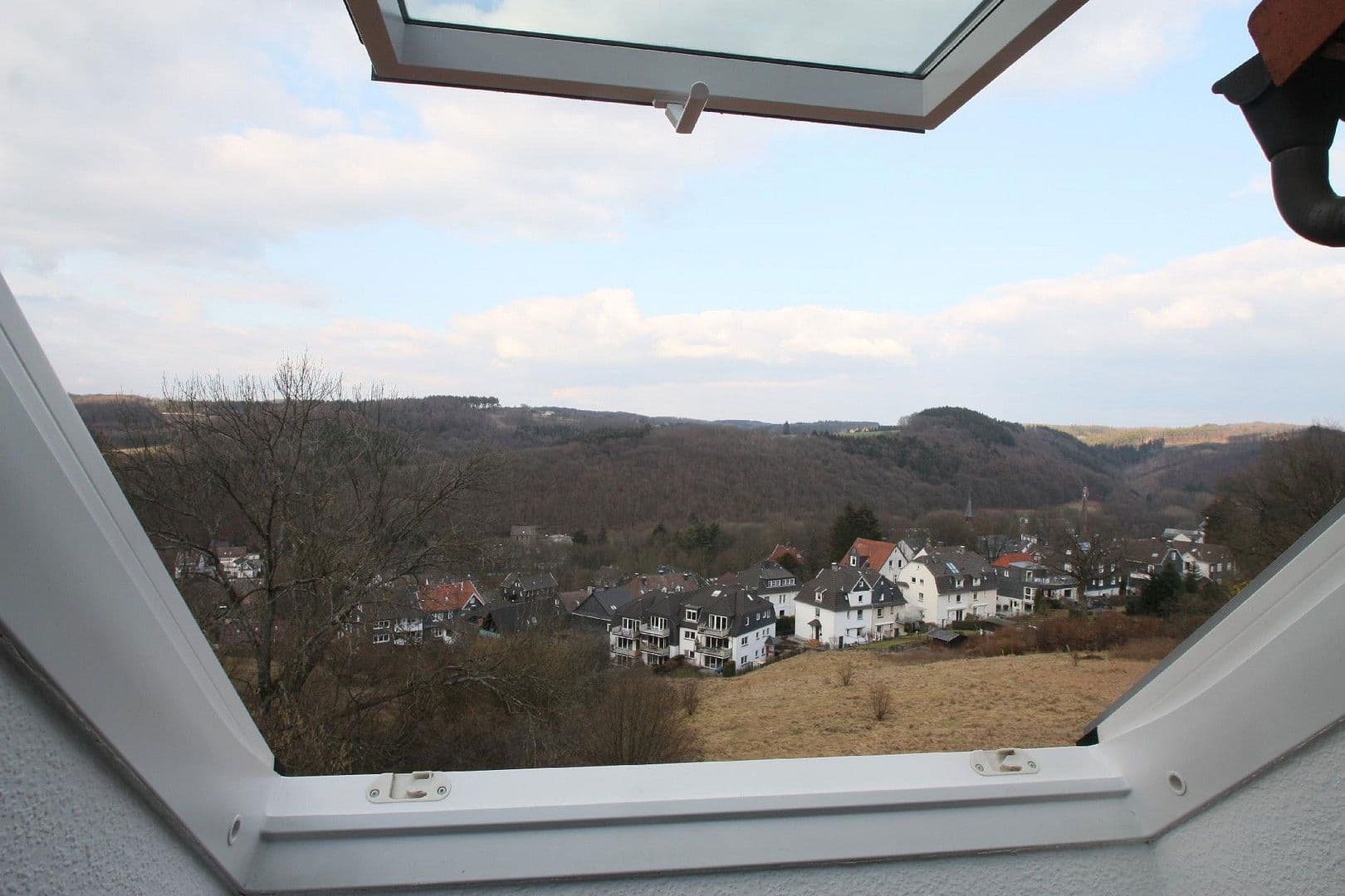 Pronájem bytu 2+1 70 m², Wuppertal, Severní Porýní-Vestfálsko Pronájem bytu 2+1 70 m², Wuppertal, Severní Porýní-Vestfálsko