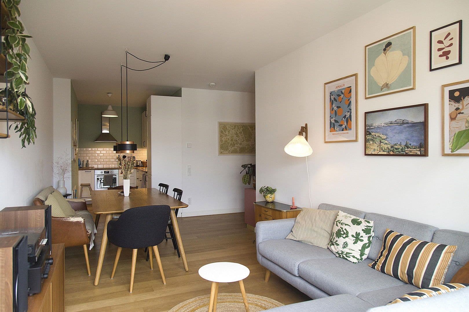 Prodej bytu 3+1 70 m², Weserstraße 44 D, Berlin, Berlín Prodej bytu 3+1 70 m², Weserstraße 44 D, Berlin, Berlín