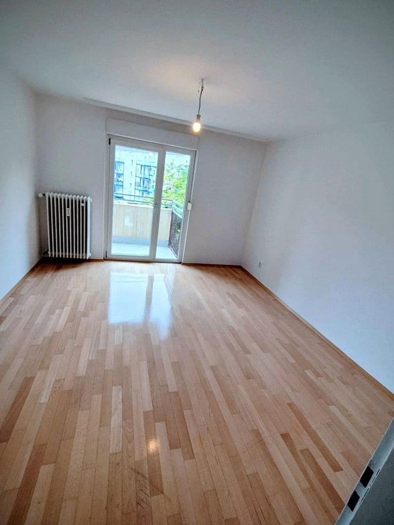 Pronájem bytu 3+1 101 m², Ludwigshafen am Rhein, Porýní-Falc Pronájem bytu 3+1 101 m², Ludwigshafen am Rhein, Porýní-Falc