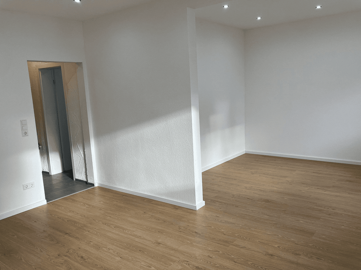 Prodej domu 165 m², pozemek 182 m², Burggrafensteige 2, Rauenberg, Bádensko-Württembersko Prodej domu 165 m², pozemek 182 m², Burggrafensteige 2, Rauenberg, Bádensko-Württembersko