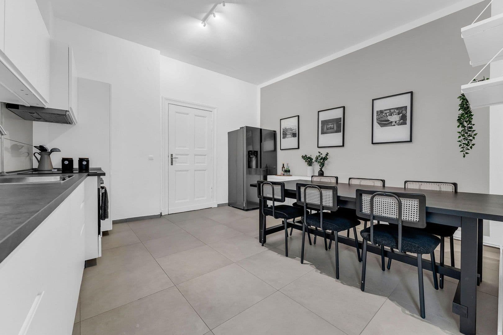 Pronájem bytu 4+1 25 m², Curvystr. 29, Berlin, Berlín Pronájem bytu 4+1 25 m², Curvystr. 29, Berlin, Berlín