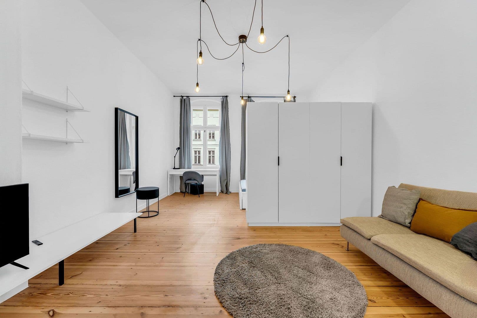 Pronájem bytu 4+1 25 m², Curvystr. 29, Berlin, Berlín Pronájem bytu 4+1 25 m², Curvystr. 29, Berlin, Berlín