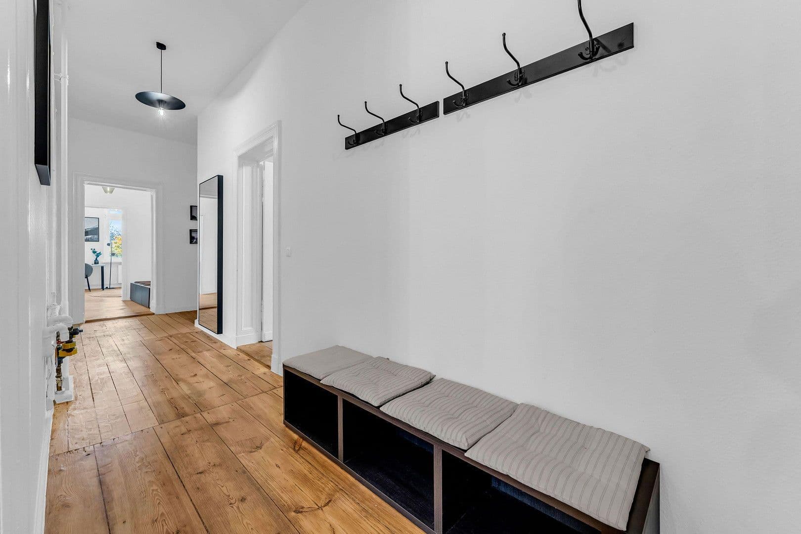 Pronájem bytu 4+1 25 m², Curvystr. 29, Berlin, Berlín Pronájem bytu 4+1 25 m², Curvystr. 29, Berlin, Berlín