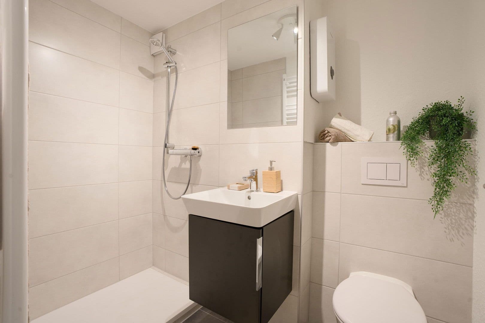 Prodej domu 119 m², pozemek 276 m², Langenfeld (Rheinland), Severní Porýní-Vestfálsko Prodej domu 119 m², pozemek 276 m², Langenfeld (Rheinland), Severní Porýní-Vestfálsko