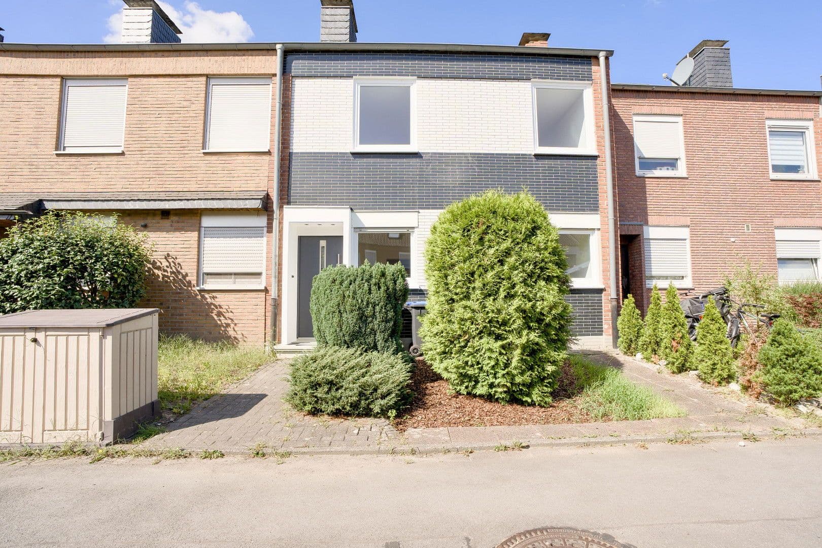 Prodej domu 119 m², pozemek 276 m², Langenfeld (Rheinland), Severní Porýní-Vestfálsko Prodej domu 119 m², pozemek 276 m², Langenfeld (Rheinland), Severní Porýní-Vestfálsko