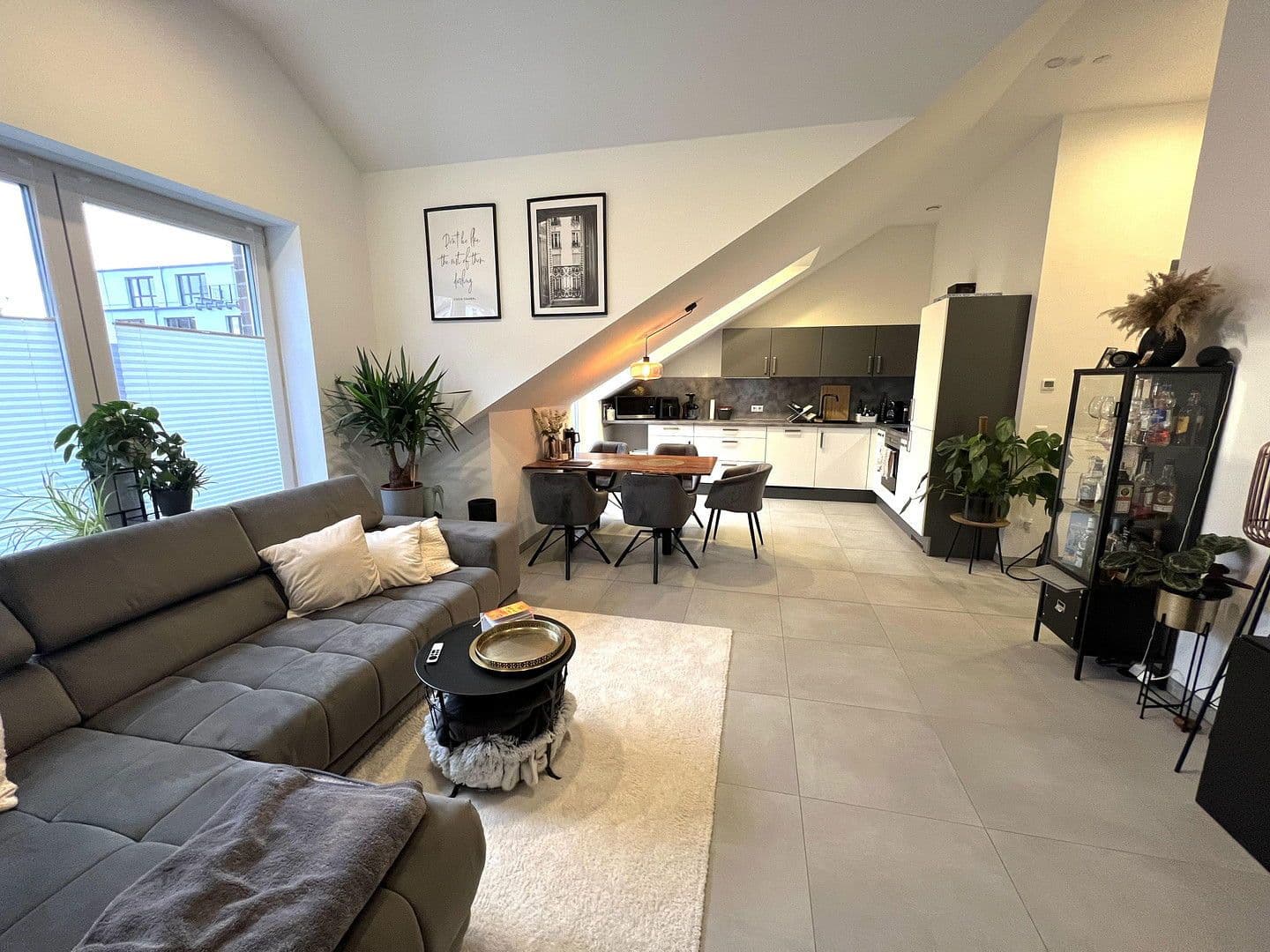 Pronájem bytu 3+1 93 m², An der Johanniskirche 13, Hildesheim, Dolní Sasko Pronájem bytu 3+1 93 m², An der Johanniskirche 13, Hildesheim, Dolní Sasko