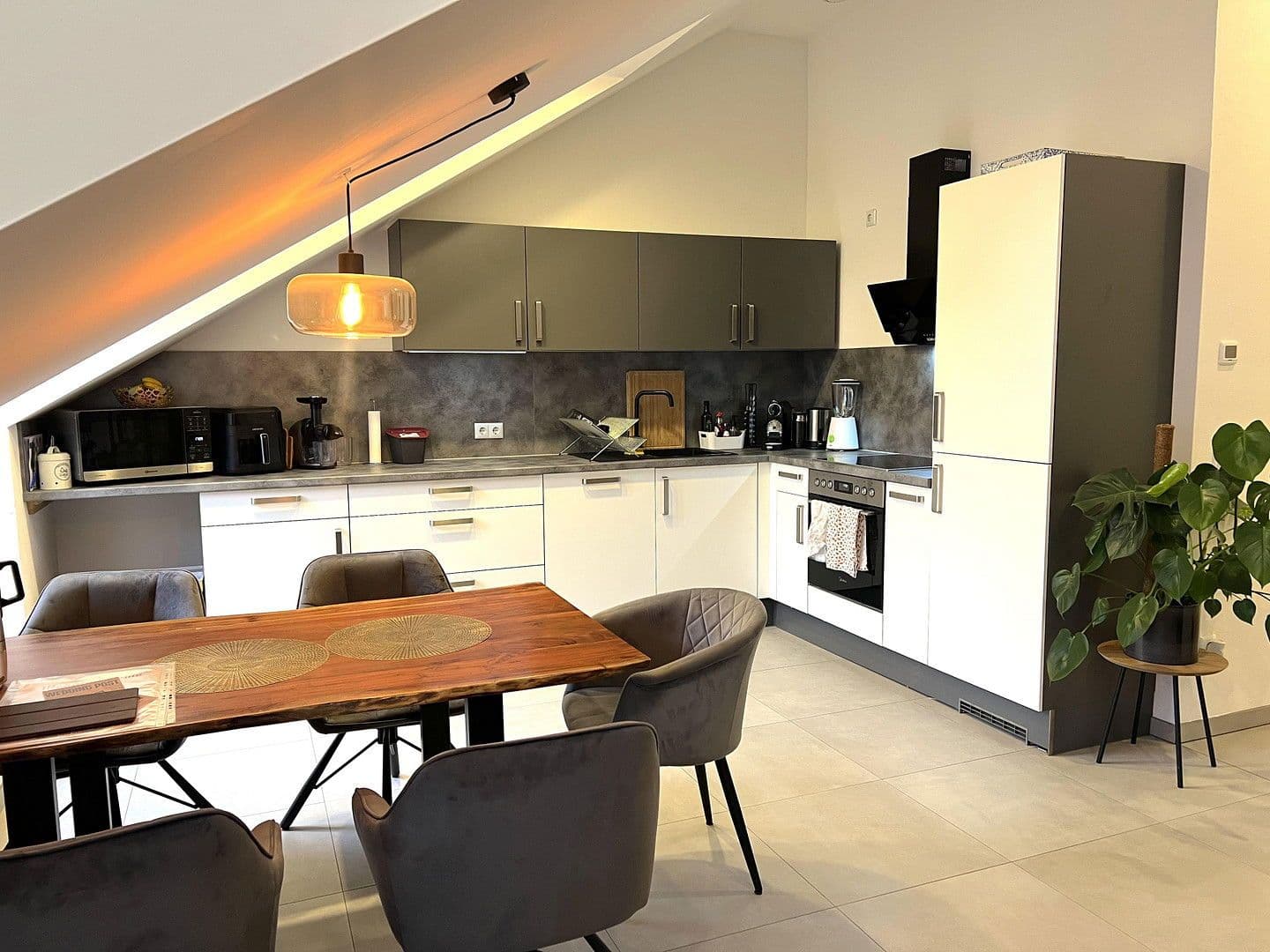 Pronájem bytu 3+1 93 m², An der Johanniskirche 13, Hildesheim, Dolní Sasko Pronájem bytu 3+1 93 m², An der Johanniskirche 13, Hildesheim, Dolní Sasko