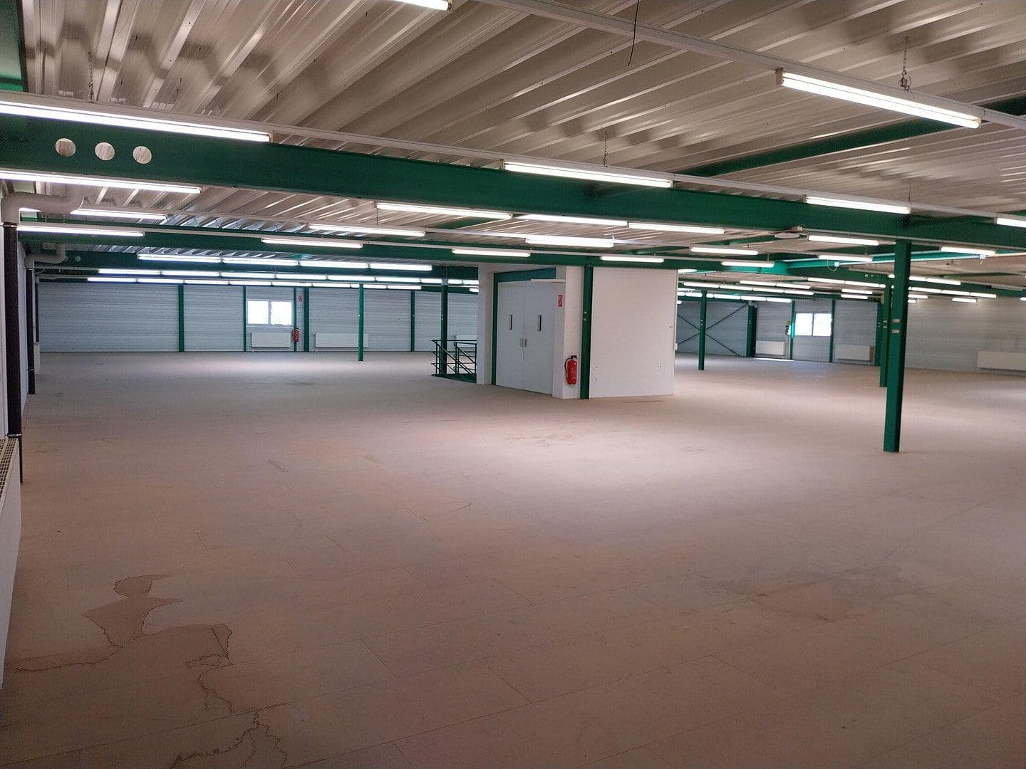 Pronájem nebytového prostoru 2.000 m², Uhlmannstrasse 42, Laupheim, Bádensko-Württembersko Pronájem nebytového prostoru 2.000 m², Uhlmannstrasse 42, Laupheim, Bádensko-Württembersko