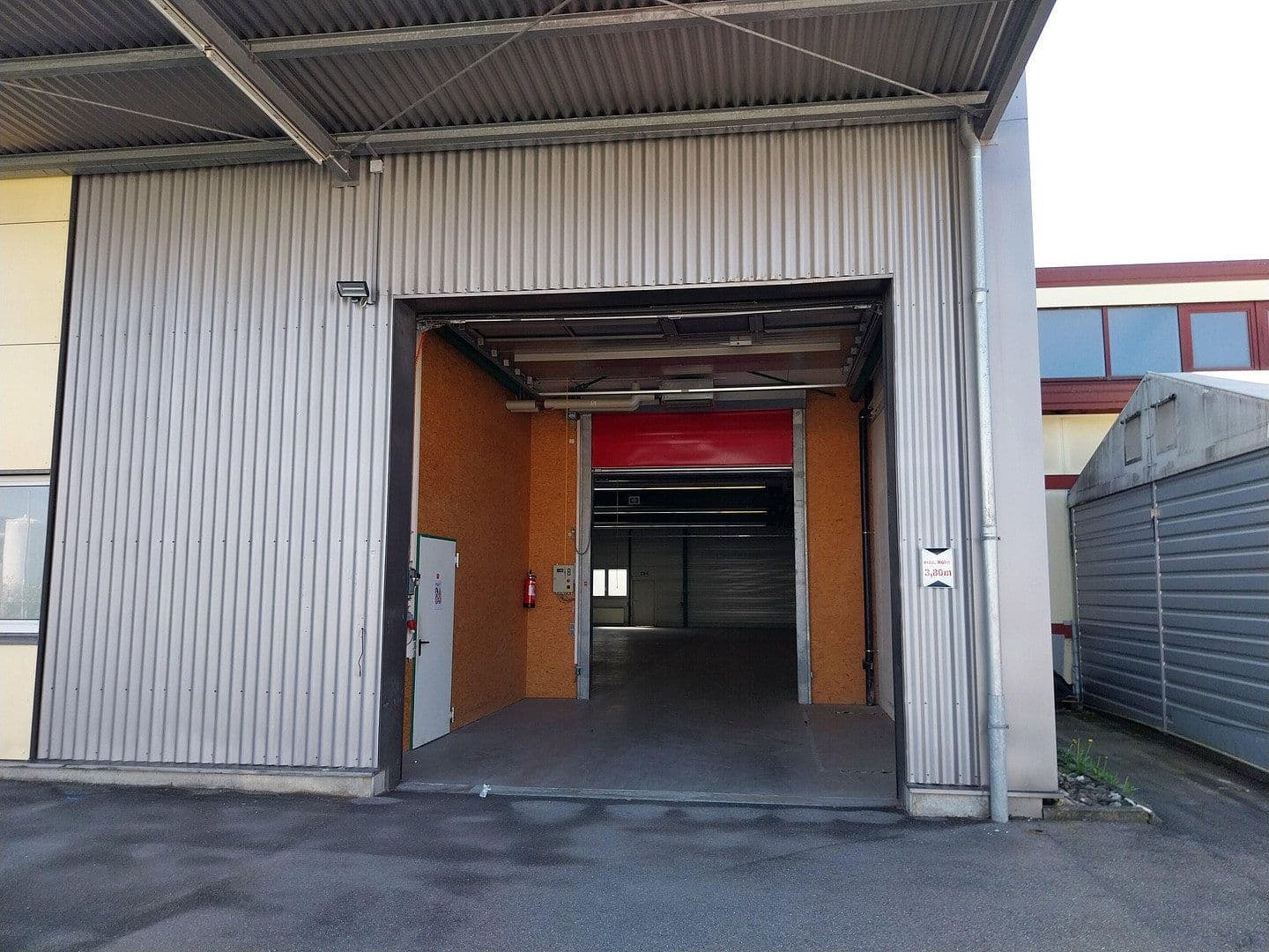 Pronájem nebytového prostoru 2.000 m², Uhlmannstrasse 42, Laupheim, Bádensko-Württembersko Pronájem nebytového prostoru 2.000 m², Uhlmannstrasse 42, Laupheim, Bádensko-Württembersko