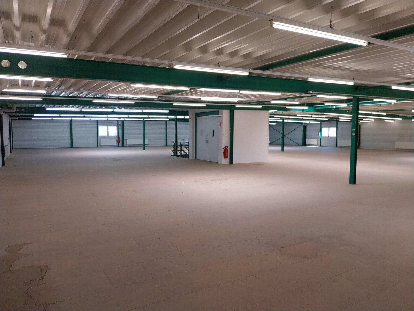 Pronájem nebytového prostoru 2.000 m², Uhlmannstrasse 42, Laupheim, Bádensko-Württembersko Pronájem nebytového prostoru 2.000 m², Uhlmannstrasse 42, Laupheim, Bádensko-Württembersko