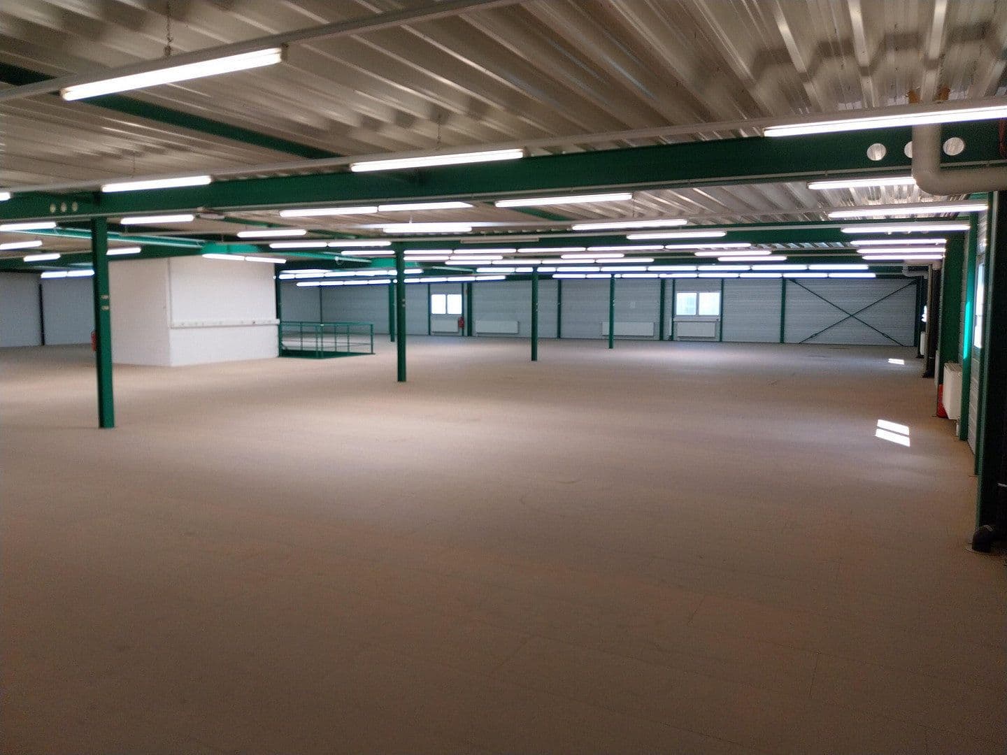 Pronájem nebytového prostoru 2.000 m², Uhlmannstrasse 42, Laupheim, Bádensko-Württembersko Pronájem nebytového prostoru 2.000 m², Uhlmannstrasse 42, Laupheim, Bádensko-Württembersko