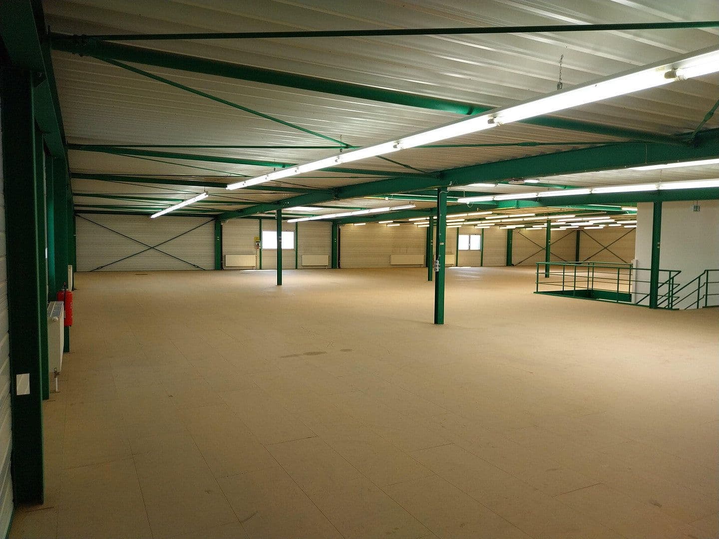 Pronájem nebytového prostoru 2.000 m², Uhlmannstrasse 42, Laupheim, Bádensko-Württembersko Pronájem nebytového prostoru 2.000 m², Uhlmannstrasse 42, Laupheim, Bádensko-Württembersko