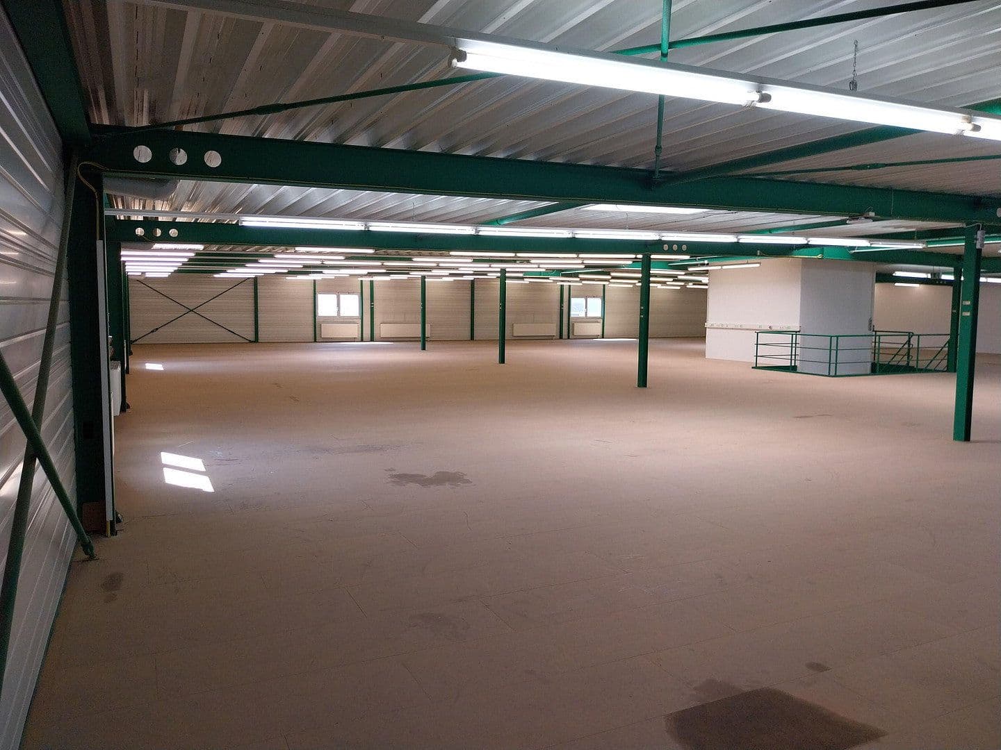 Pronájem nebytového prostoru 2.000 m², Uhlmannstrasse 42, Laupheim, Bádensko-Württembersko Pronájem nebytového prostoru 2.000 m², Uhlmannstrasse 42, Laupheim, Bádensko-Württembersko
