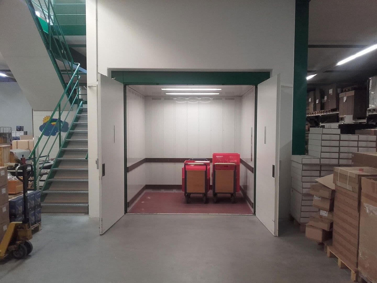 Pronájem nebytového prostoru 2.000 m², Uhlmannstrasse 42, Laupheim, Bádensko-Württembersko Pronájem nebytového prostoru 2.000 m², Uhlmannstrasse 42, Laupheim, Bádensko-Württembersko