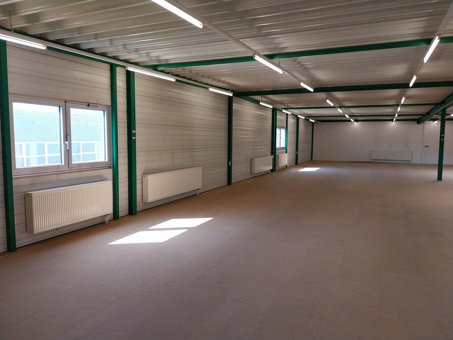 Pronájem nebytového prostoru 2.000 m², Uhlmannstrasse 42, Laupheim, Bádensko-Württembersko Pronájem nebytového prostoru 2.000 m², Uhlmannstrasse 42, Laupheim, Bádensko-Württembersko