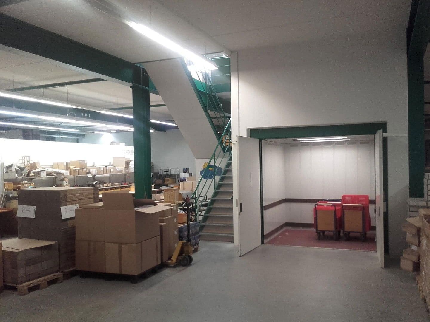 Pronájem nebytového prostoru 2.000 m², Uhlmannstrasse 42, Laupheim, Bádensko-Württembersko Pronájem nebytového prostoru 2.000 m², Uhlmannstrasse 42, Laupheim, Bádensko-Württembersko