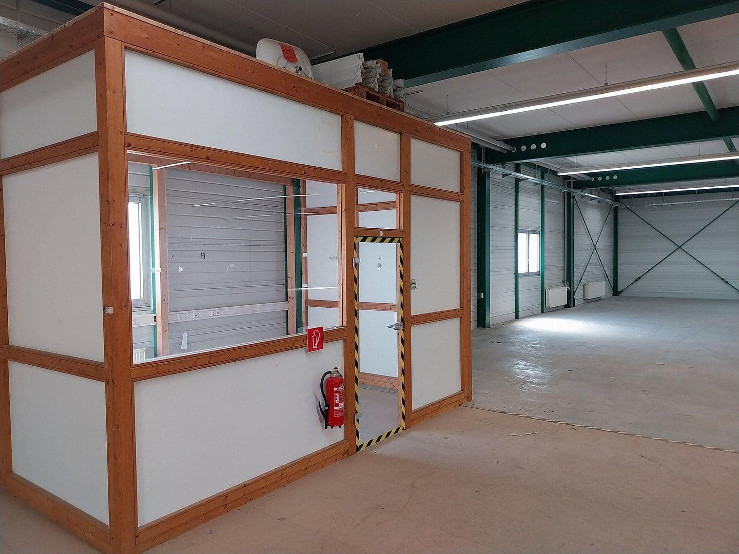 Pronájem nebytového prostoru 2.000 m², Uhlmannstrasse 42, Laupheim, Bádensko-Württembersko Pronájem nebytového prostoru 2.000 m², Uhlmannstrasse 42, Laupheim, Bádensko-Württembersko