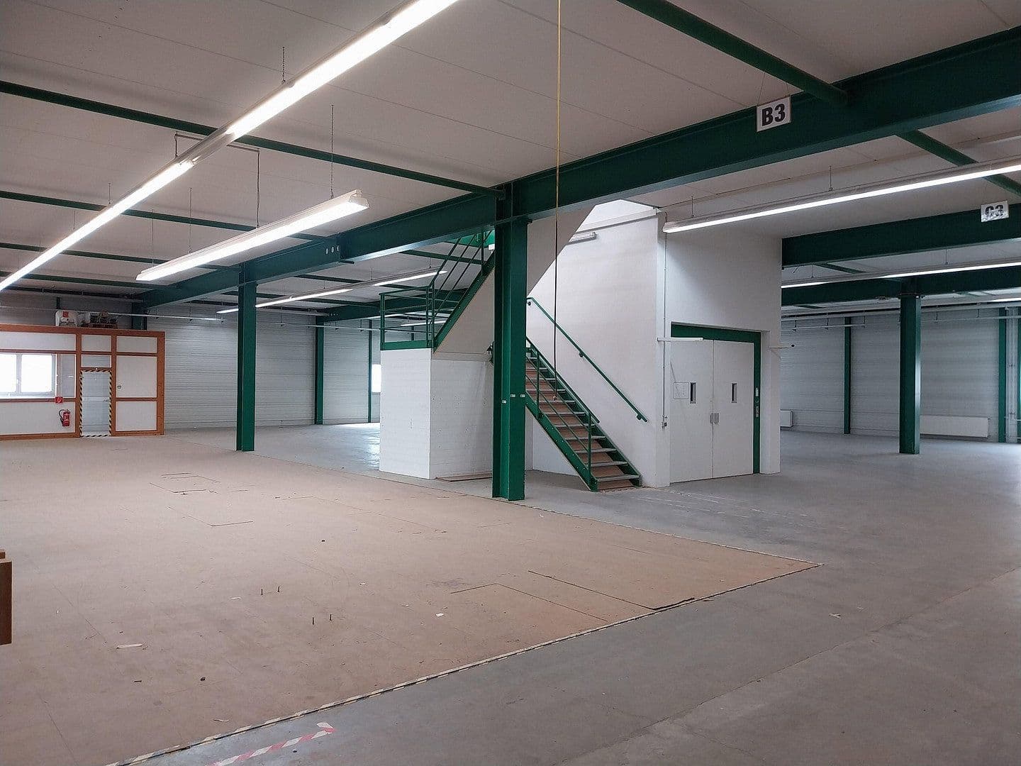 Pronájem nebytového prostoru 2.000 m², Uhlmannstrasse 42, Laupheim, Bádensko-Württembersko Pronájem nebytového prostoru 2.000 m², Uhlmannstrasse 42, Laupheim, Bádensko-Württembersko