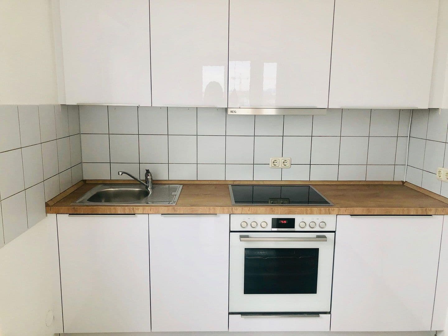 Prodej domu 1.055 m², pozemek 428 m², Frankfurt, Hessen Prodej domu 1.055 m², pozemek 428 m², Frankfurt, Hessen