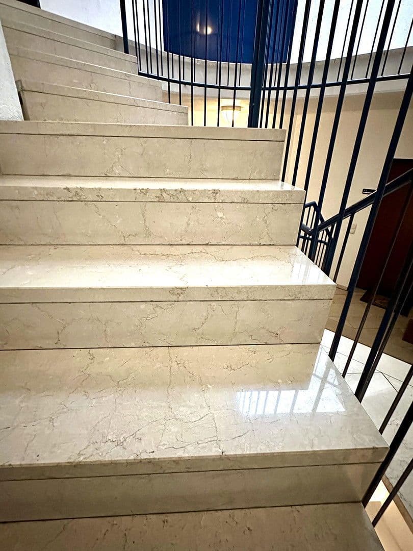 Prodej domu 1.055 m², pozemek 428 m², Frankfurt, Hessen Prodej domu 1.055 m², pozemek 428 m², Frankfurt, Hessen