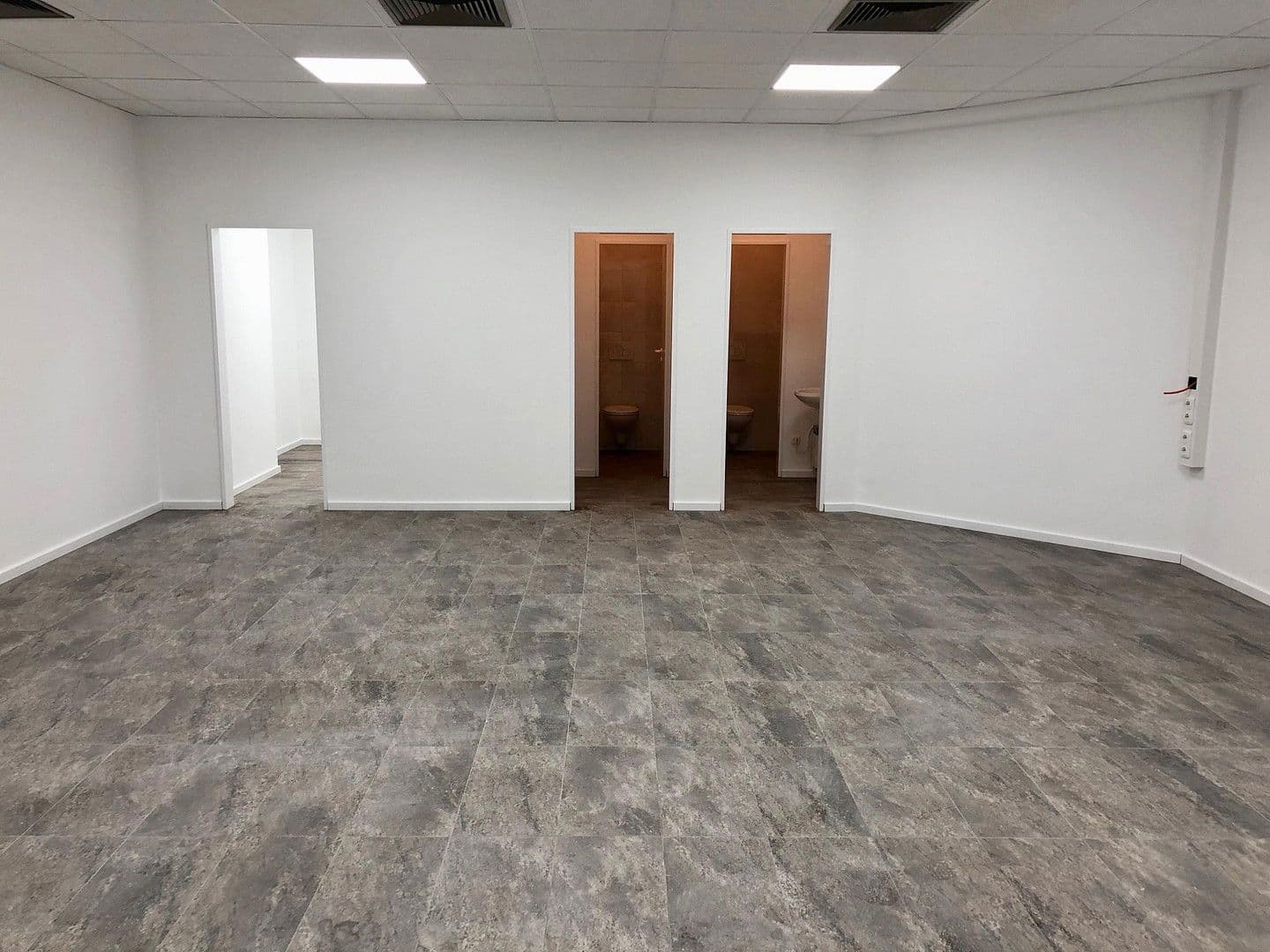 Prodej domu 1.055 m², pozemek 428 m², Frankfurt, Hessen Prodej domu 1.055 m², pozemek 428 m², Frankfurt, Hessen