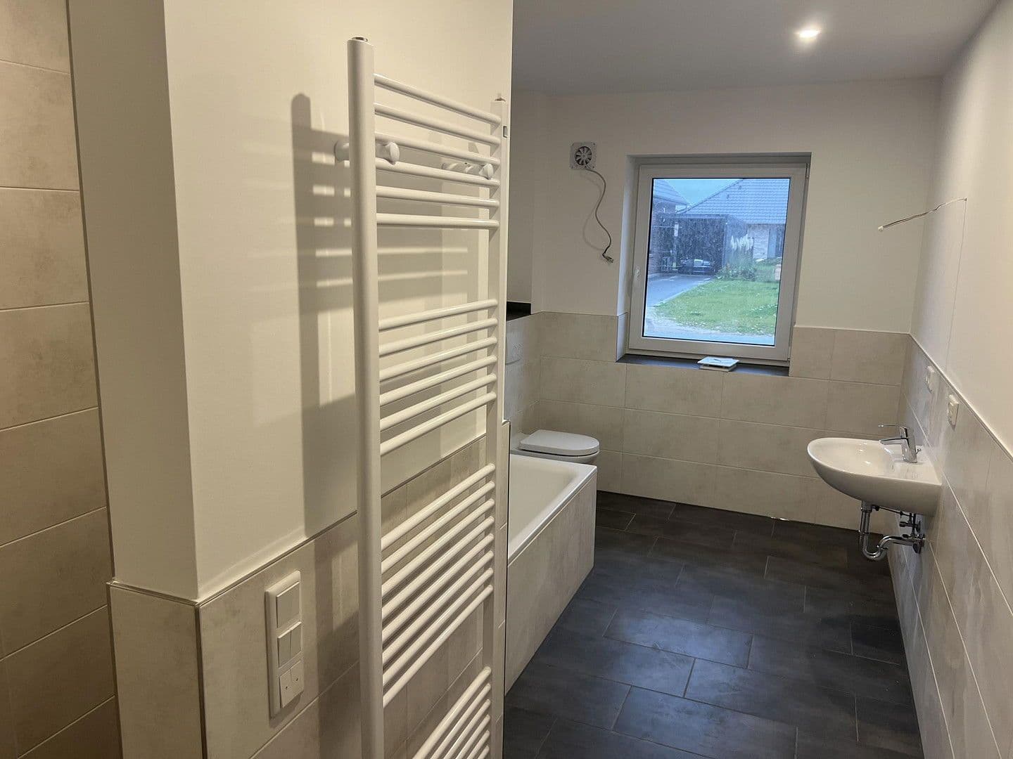 Prodej domu 140 m², pozemek 525 m², Eichenallee 7, Fredenbeck, Dolní Sasko Prodej domu 140 m², pozemek 525 m², Eichenallee 7, Fredenbeck, Dolní Sasko
