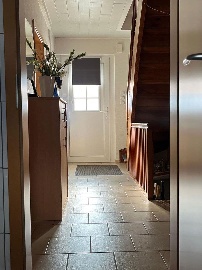 Prodej domu 175 m², pozemek 736 m², Rosbach v. d. Höhe, Hessen Prodej domu 175 m², pozemek 736 m², Rosbach v. d. Höhe, Hessen