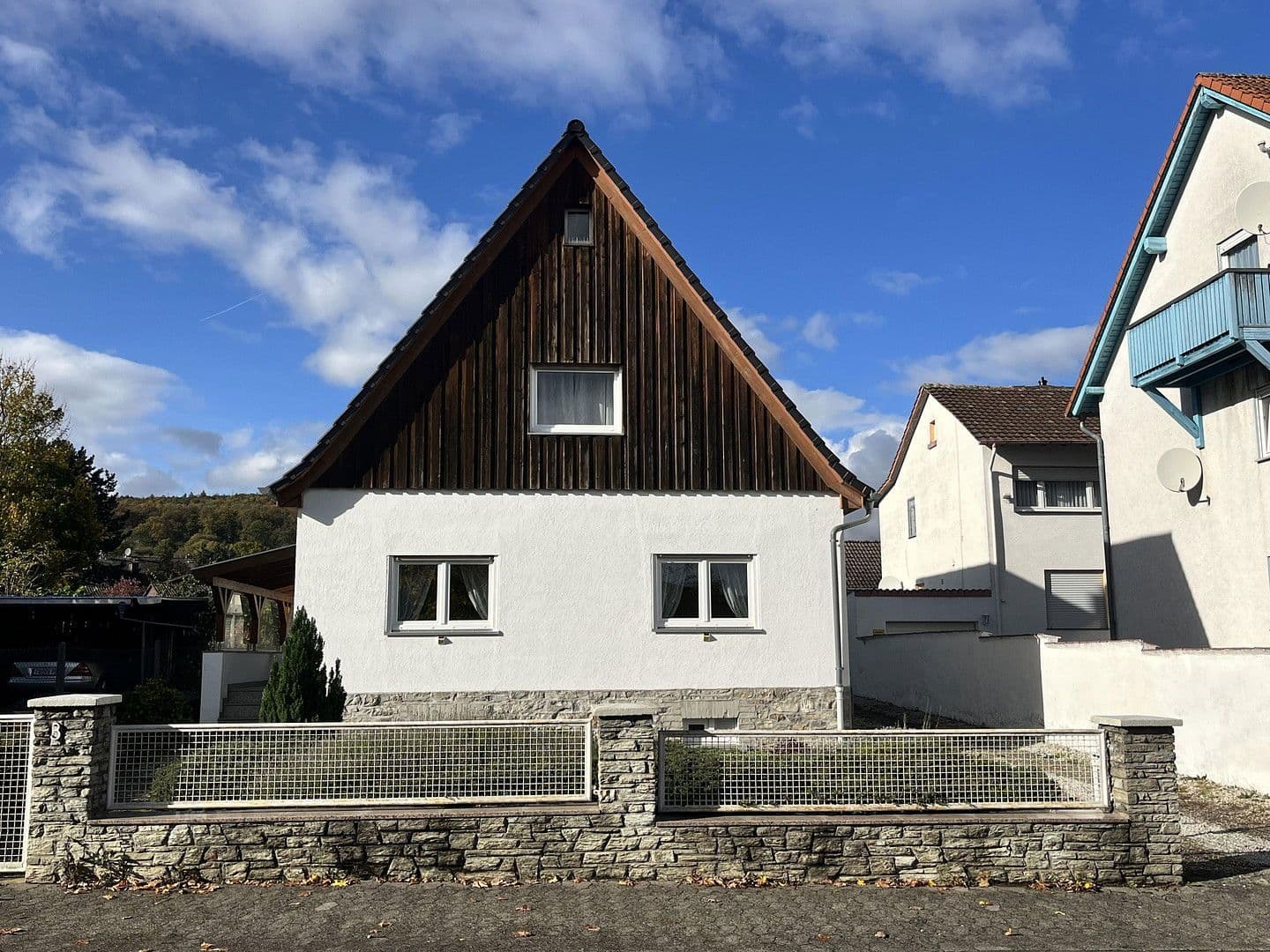 Prodej domu 175 m², pozemek 736 m², Rosbach v. d. Höhe, Hessen Prodej domu 175 m², pozemek 736 m², Rosbach v. d. Höhe, Hessen