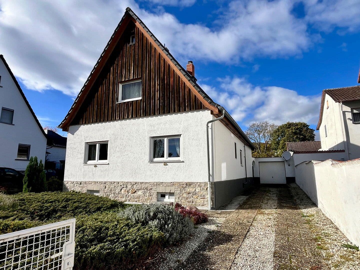 Prodej domu 175 m², pozemek 736 m², Rosbach v. d. Höhe, Hessen Prodej domu 175 m², pozemek 736 m², Rosbach v. d. Höhe, Hessen