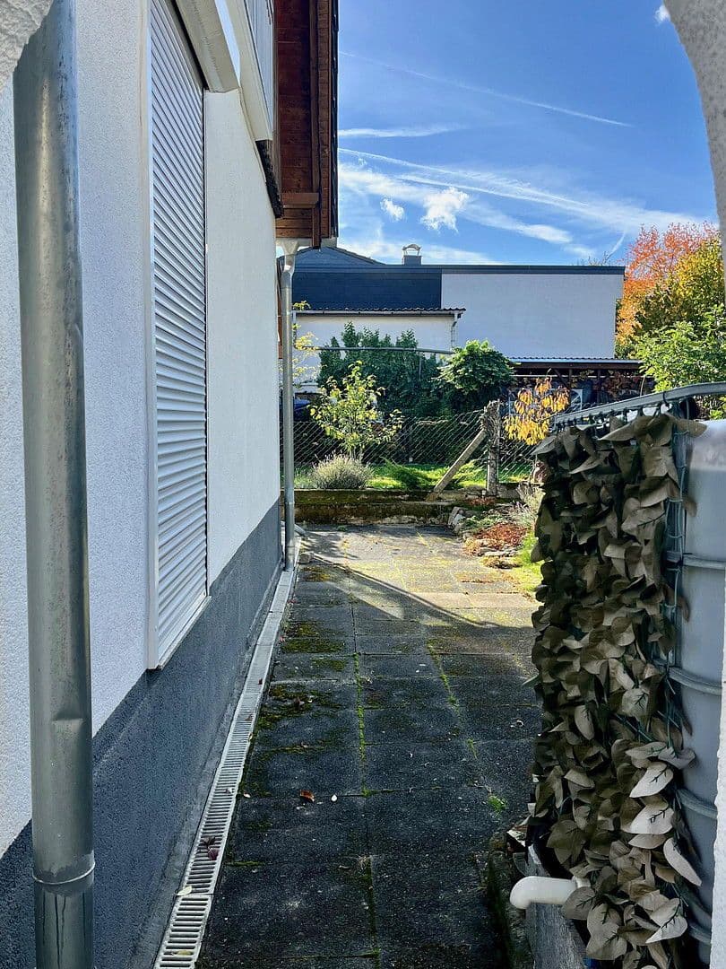 Prodej domu 175 m², pozemek 736 m², Rosbach v. d. Höhe, Hessen Prodej domu 175 m², pozemek 736 m², Rosbach v. d. Höhe, Hessen