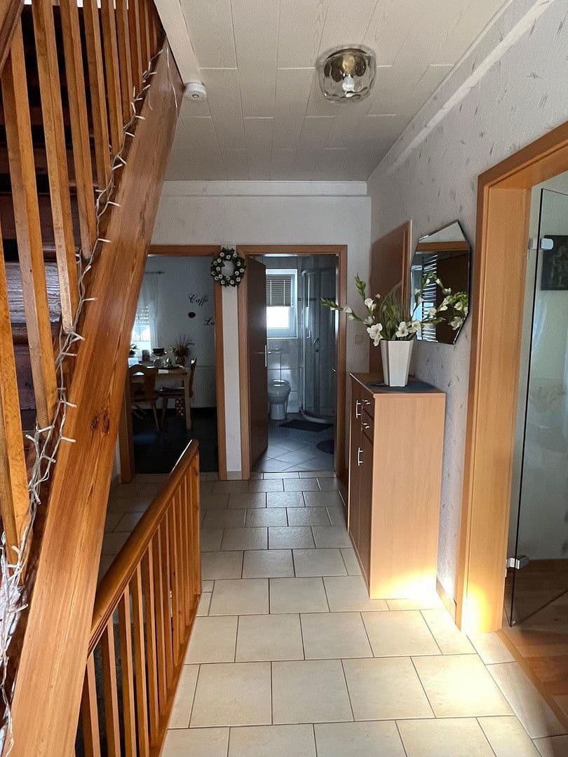 Prodej domu 175 m², pozemek 736 m², Rosbach v. d. Höhe, Hessen Prodej domu 175 m², pozemek 736 m², Rosbach v. d. Höhe, Hessen