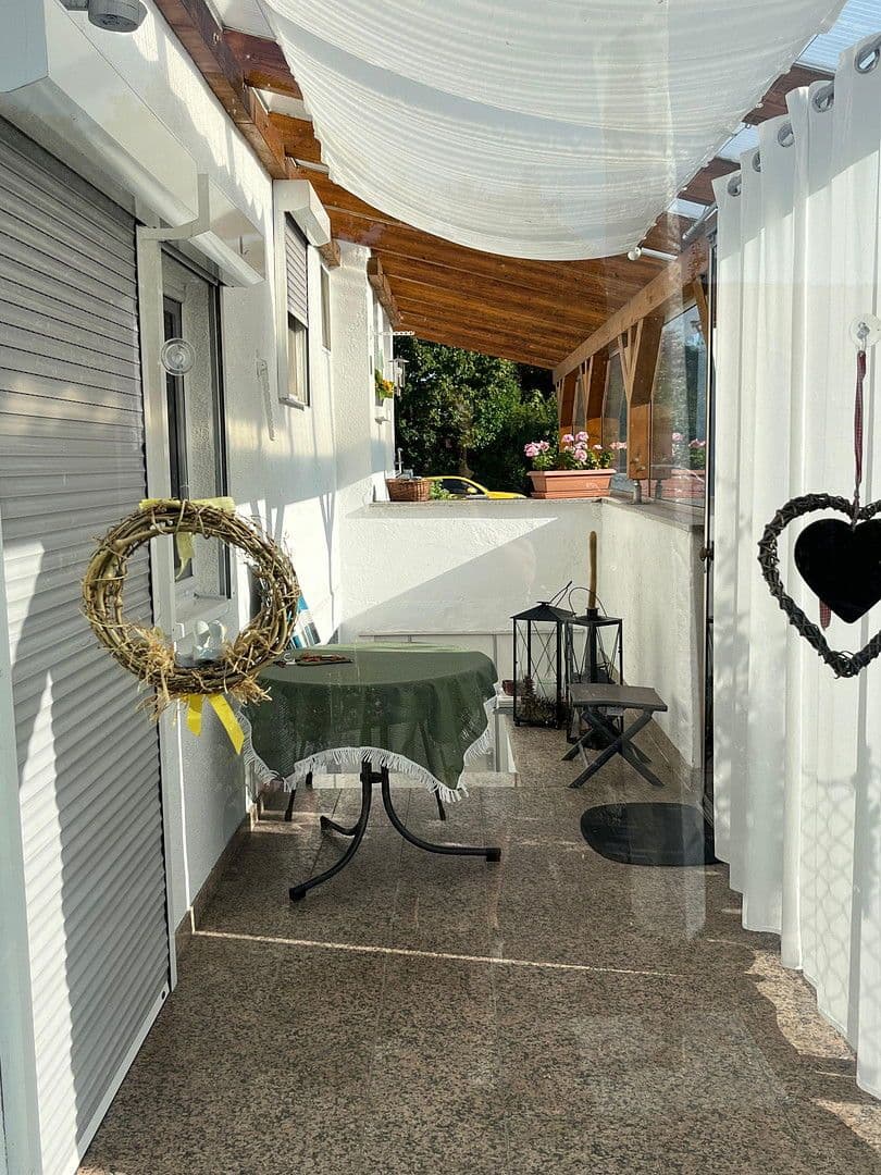 Prodej domu 175 m², pozemek 736 m², Rosbach v. d. Höhe, Hessen Prodej domu 175 m², pozemek 736 m², Rosbach v. d. Höhe, Hessen