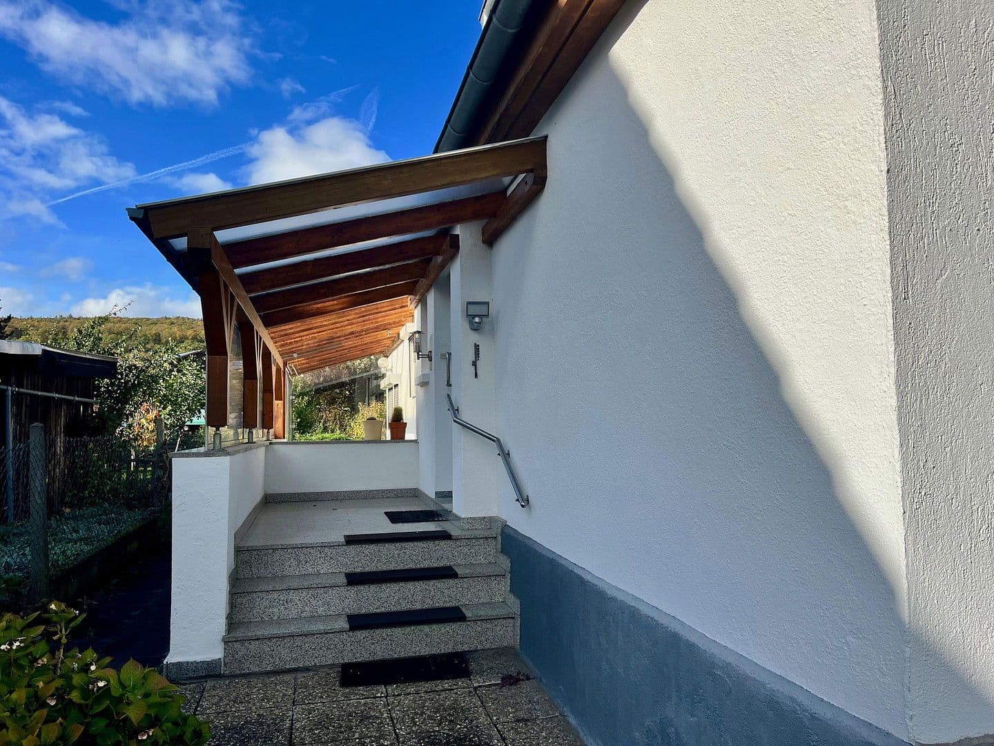 Prodej domu 175 m², pozemek 736 m², Rosbach v. d. Höhe, Hessen Prodej domu 175 m², pozemek 736 m², Rosbach v. d. Höhe, Hessen