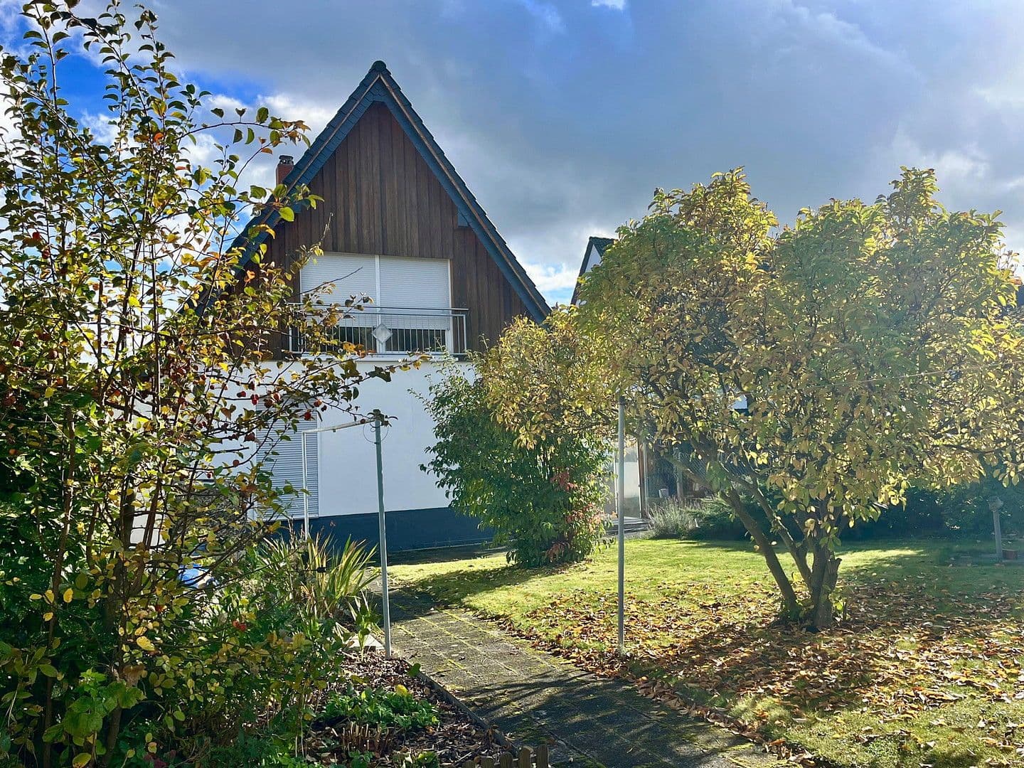 Prodej domu 175 m², pozemek 736 m², Rosbach v. d. Höhe, Hessen Prodej domu 175 m², pozemek 736 m², Rosbach v. d. Höhe, Hessen