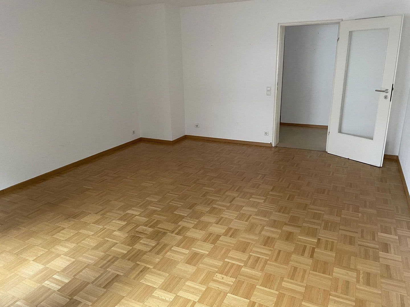 Pronájem bytu 3+1 76 m², Stuttgart, Bádensko-Württembersko Pronájem bytu 3+1 76 m², Stuttgart, Bádensko-Württembersko