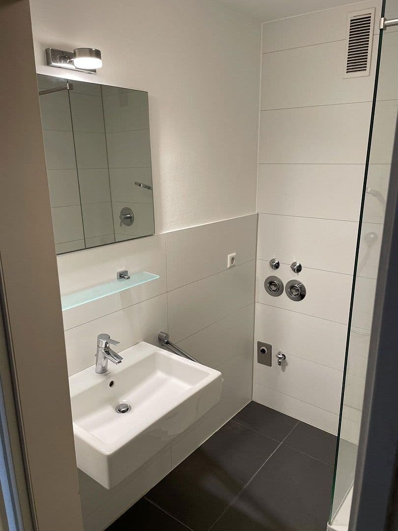 Pronájem bytu 3+1 76 m², Stuttgart, Bádensko-Württembersko Pronájem bytu 3+1 76 m², Stuttgart, Bádensko-Württembersko