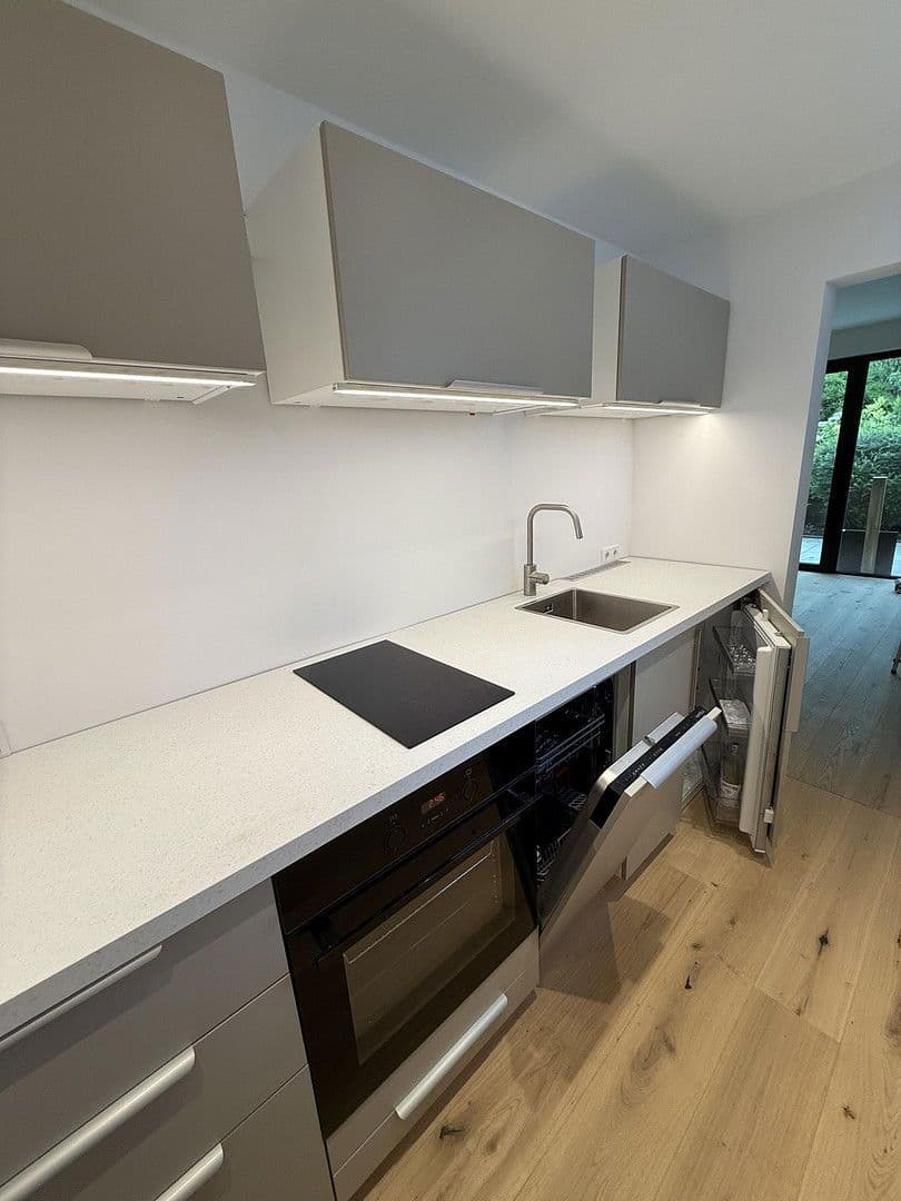 Pronájem bytu 1+1 44 m², Düsseldorf, Severní Porýní-Vestfálsko Pronájem bytu 1+1 44 m², Düsseldorf, Severní Porýní-Vestfálsko