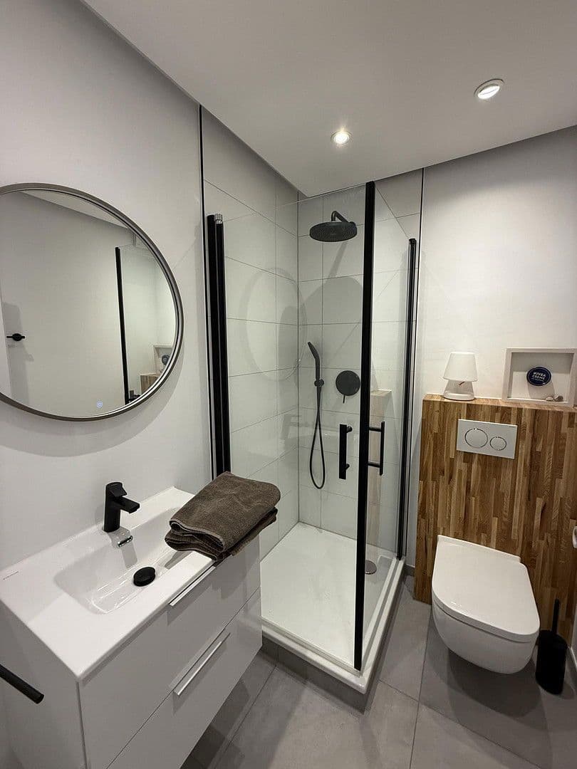 Pronájem bytu 1+1 44 m², Düsseldorf, Severní Porýní-Vestfálsko Pronájem bytu 1+1 44 m², Düsseldorf, Severní Porýní-Vestfálsko