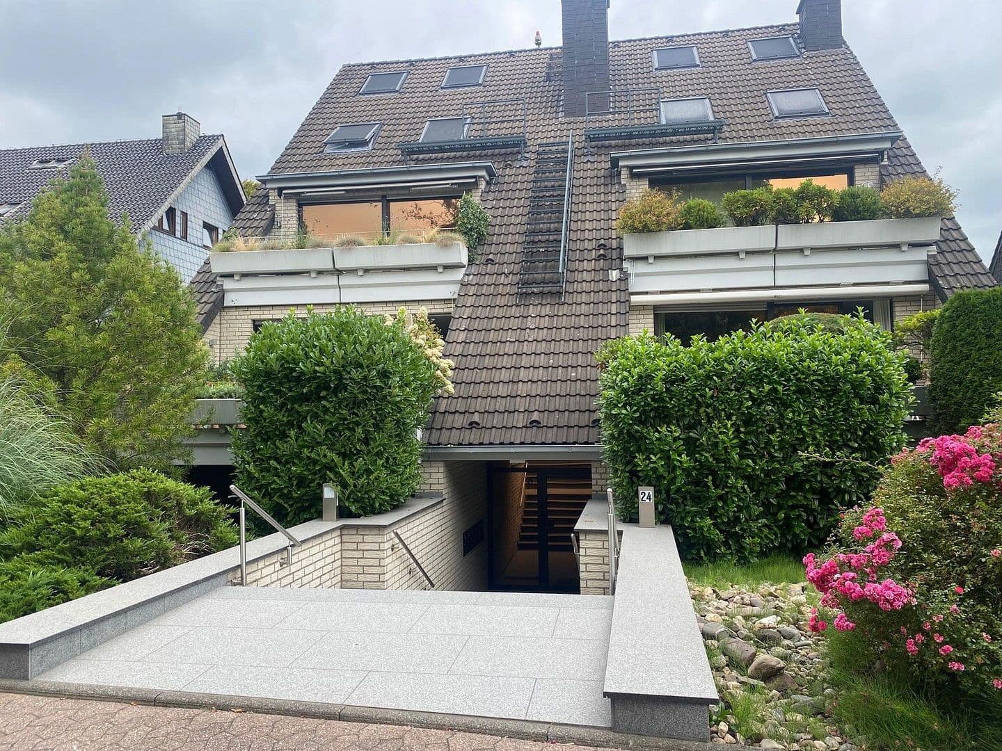 Pronájem bytu 1+1 44 m², Düsseldorf, Severní Porýní-Vestfálsko Pronájem bytu 1+1 44 m², Düsseldorf, Severní Porýní-Vestfálsko