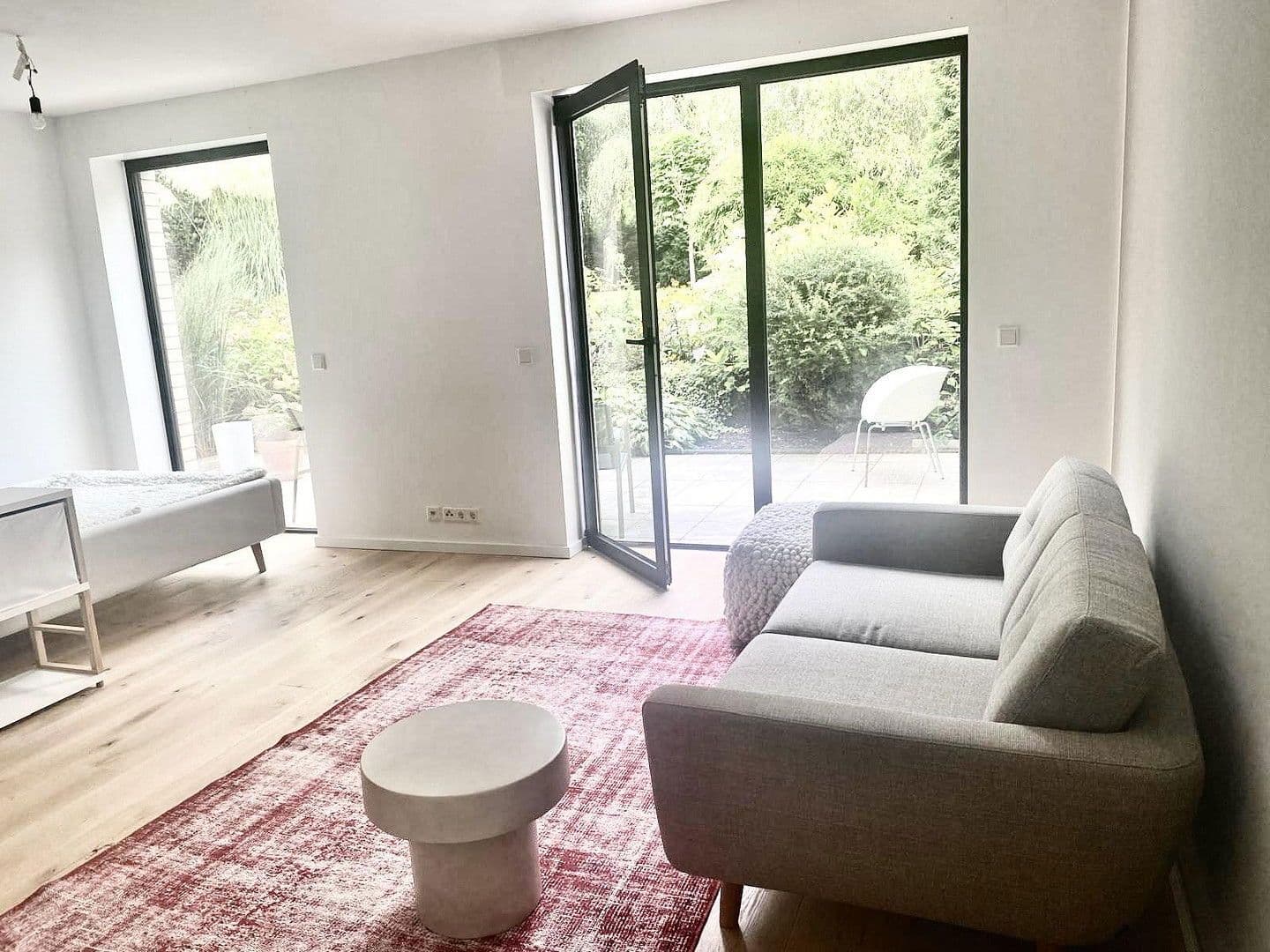 Pronájem bytu 1+1 44 m², Düsseldorf, Severní Porýní-Vestfálsko Pronájem bytu 1+1 44 m², Düsseldorf, Severní Porýní-Vestfálsko