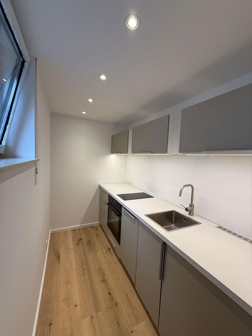 Pronájem bytu 1+1 44 m², Düsseldorf, Severní Porýní-Vestfálsko Pronájem bytu 1+1 44 m², Düsseldorf, Severní Porýní-Vestfálsko